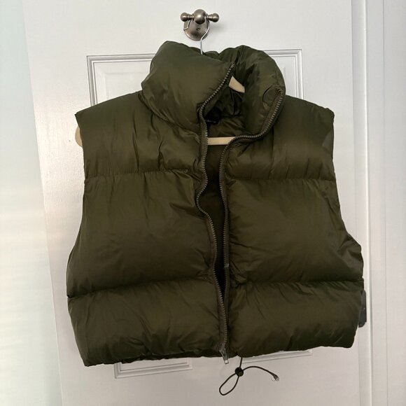 Green Cropped Puffer Vest - Picture 1 of 2